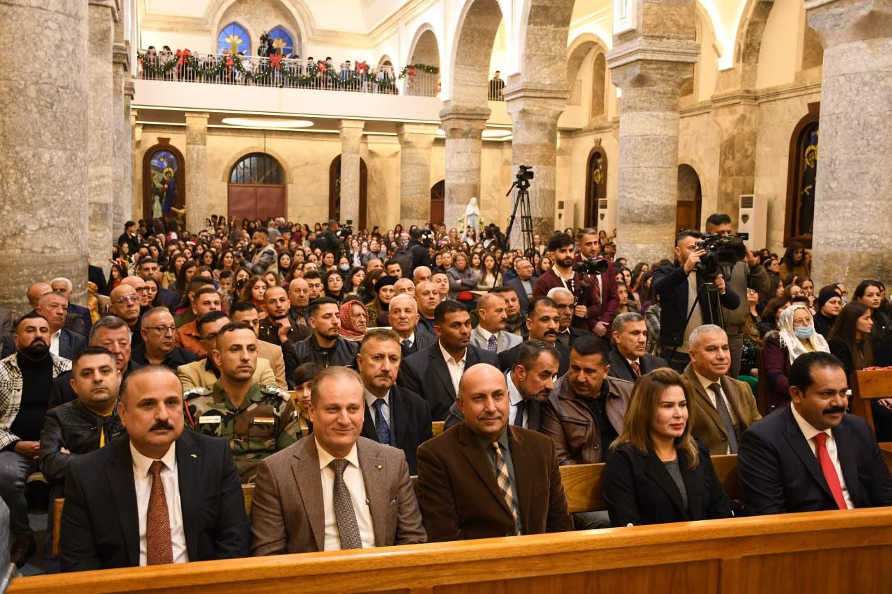 جموع المؤمنين داخل كنيسة الطاهرة في بغديدا خلال قدّاسٍ احتفالي